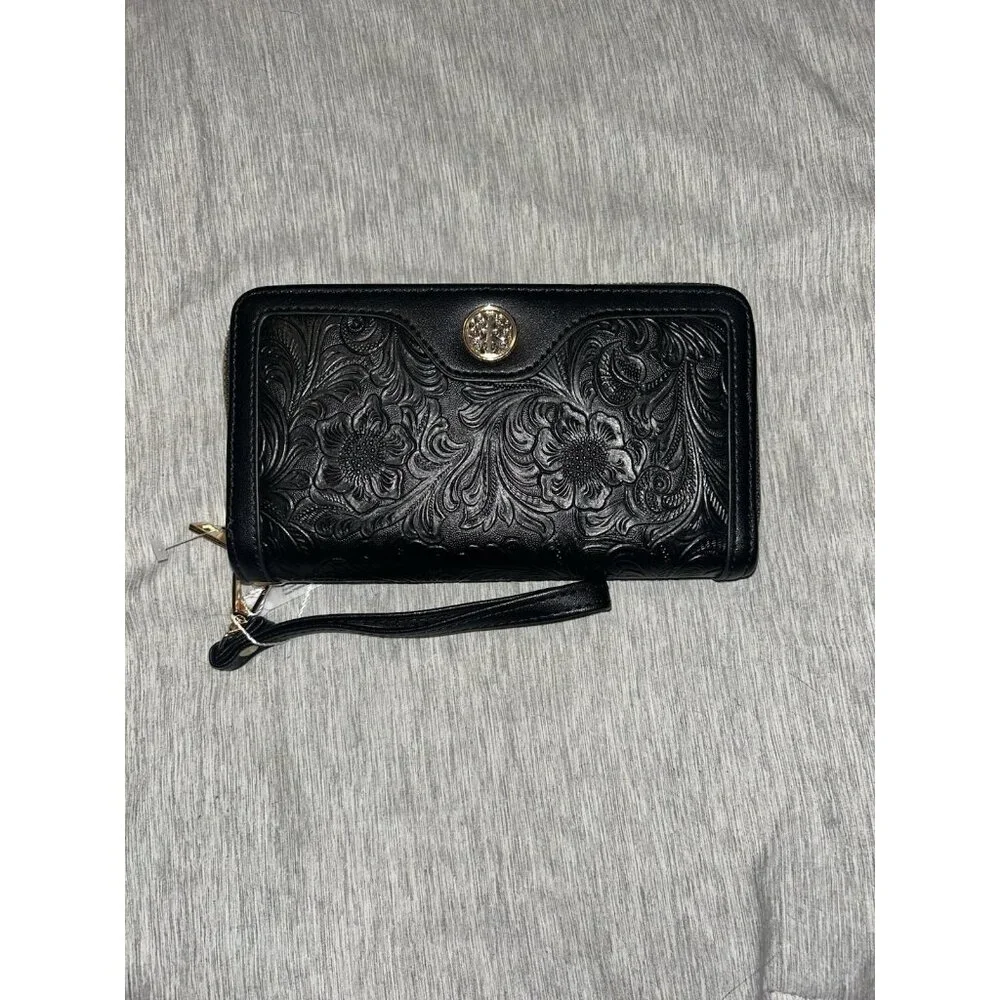Chic Unlimited Black Full Zip Around Inner Pocketed Casual Wristlet Handbag